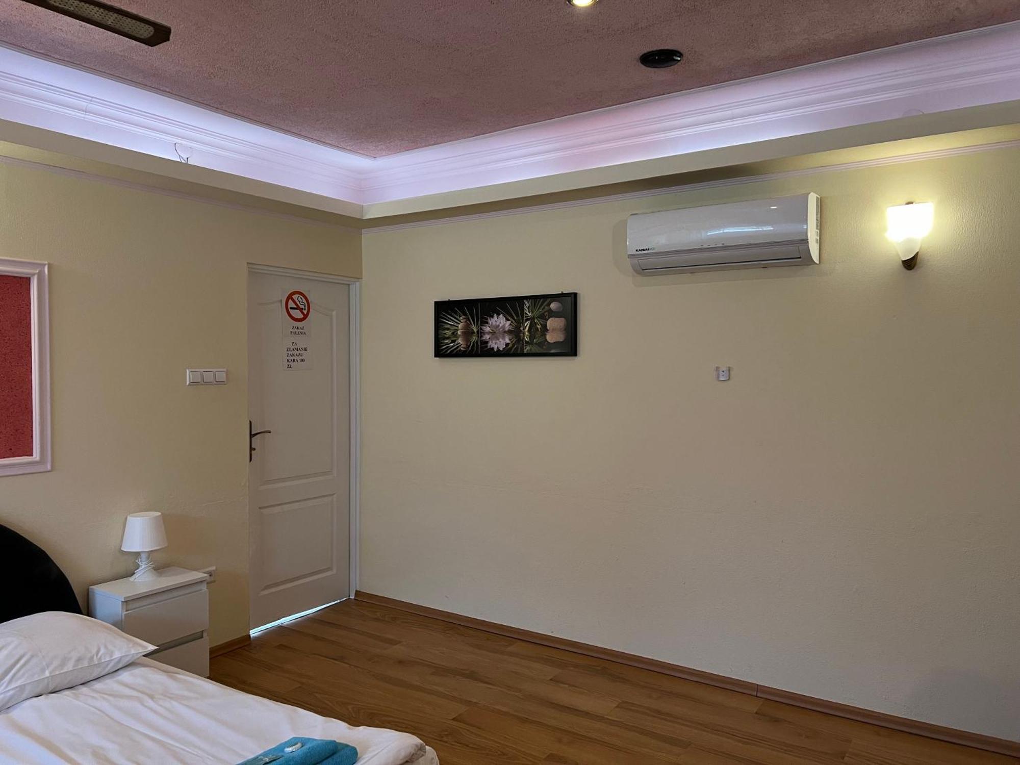 Etna - Hostel -Noclegi Rzeszow Luaran gambar