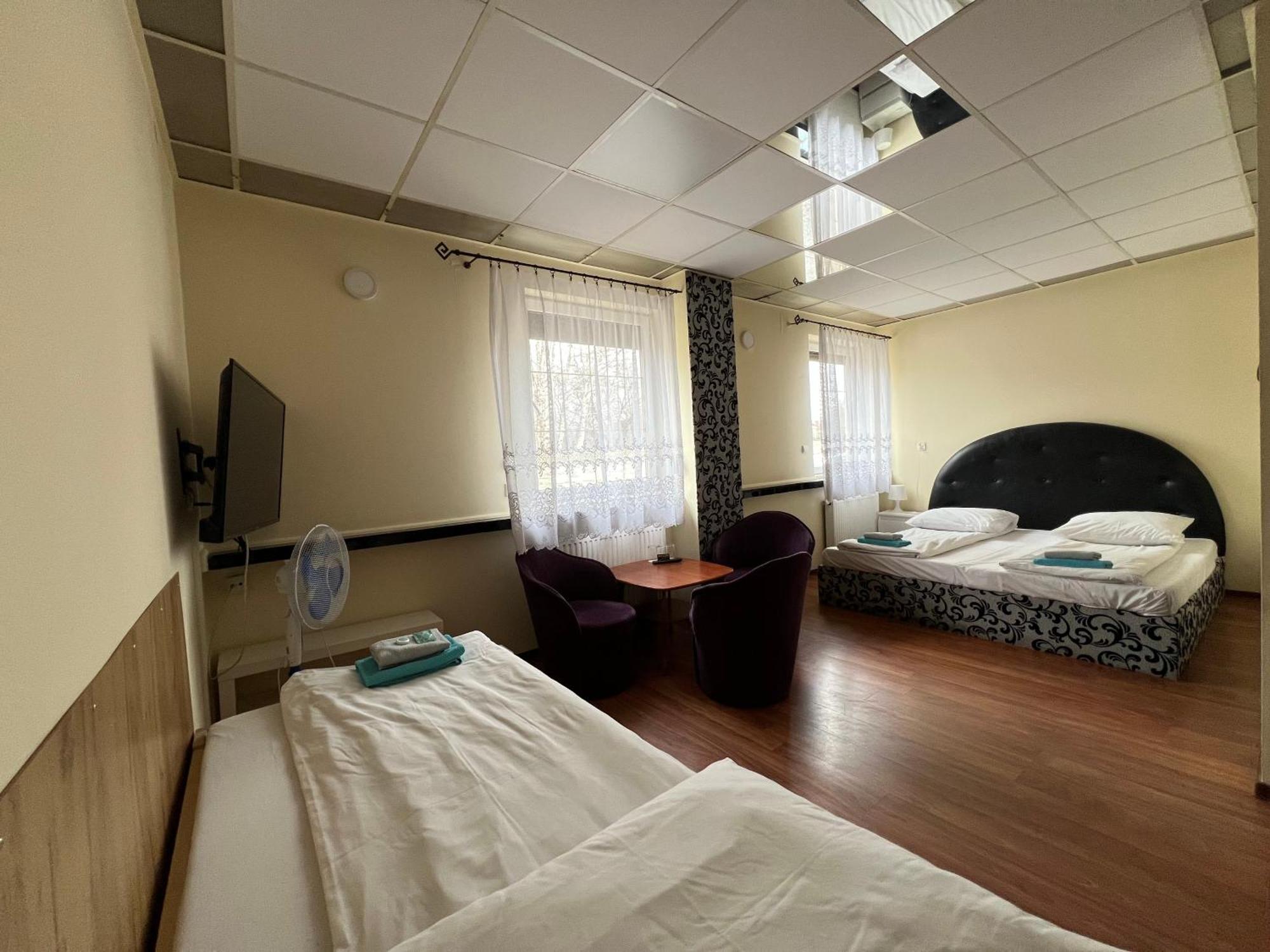 Etna - Hostel -Noclegi Rzeszow Luaran gambar
