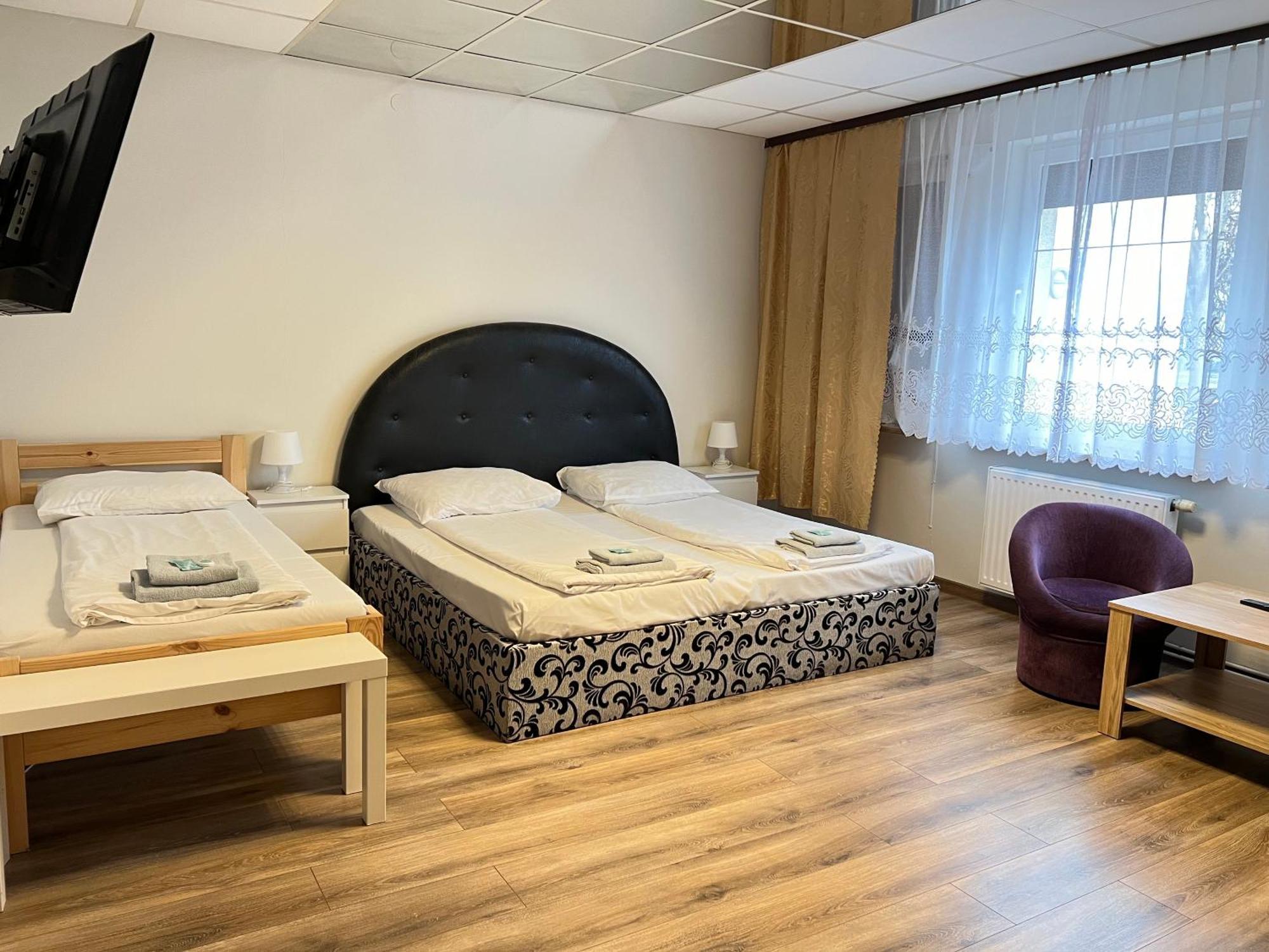 Etna - Hostel -Noclegi Rzeszow Luaran gambar
