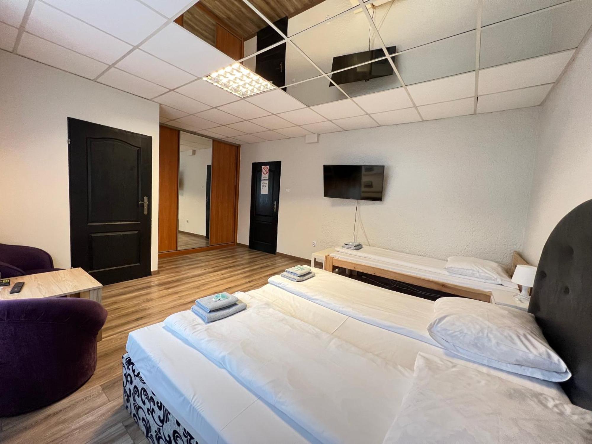 Etna - Hostel -Noclegi Rzeszow Luaran gambar