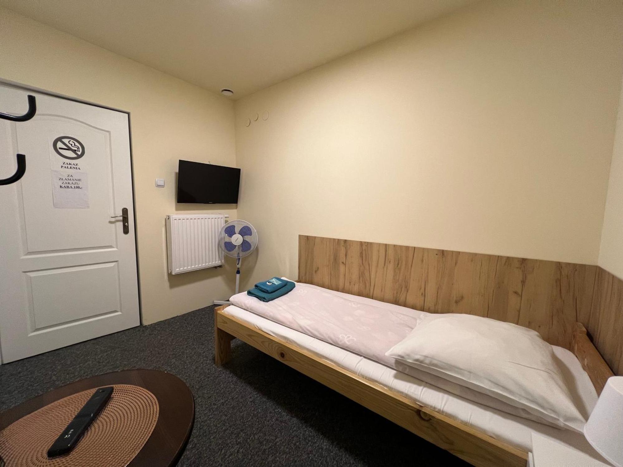 Etna - Hostel -Noclegi Rzeszow Luaran gambar