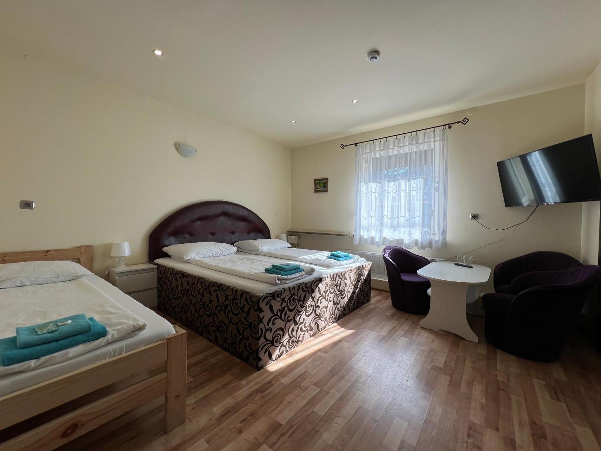 Etna - Hostel -Noclegi Rzeszow 24 Pokoje Luaran gambar