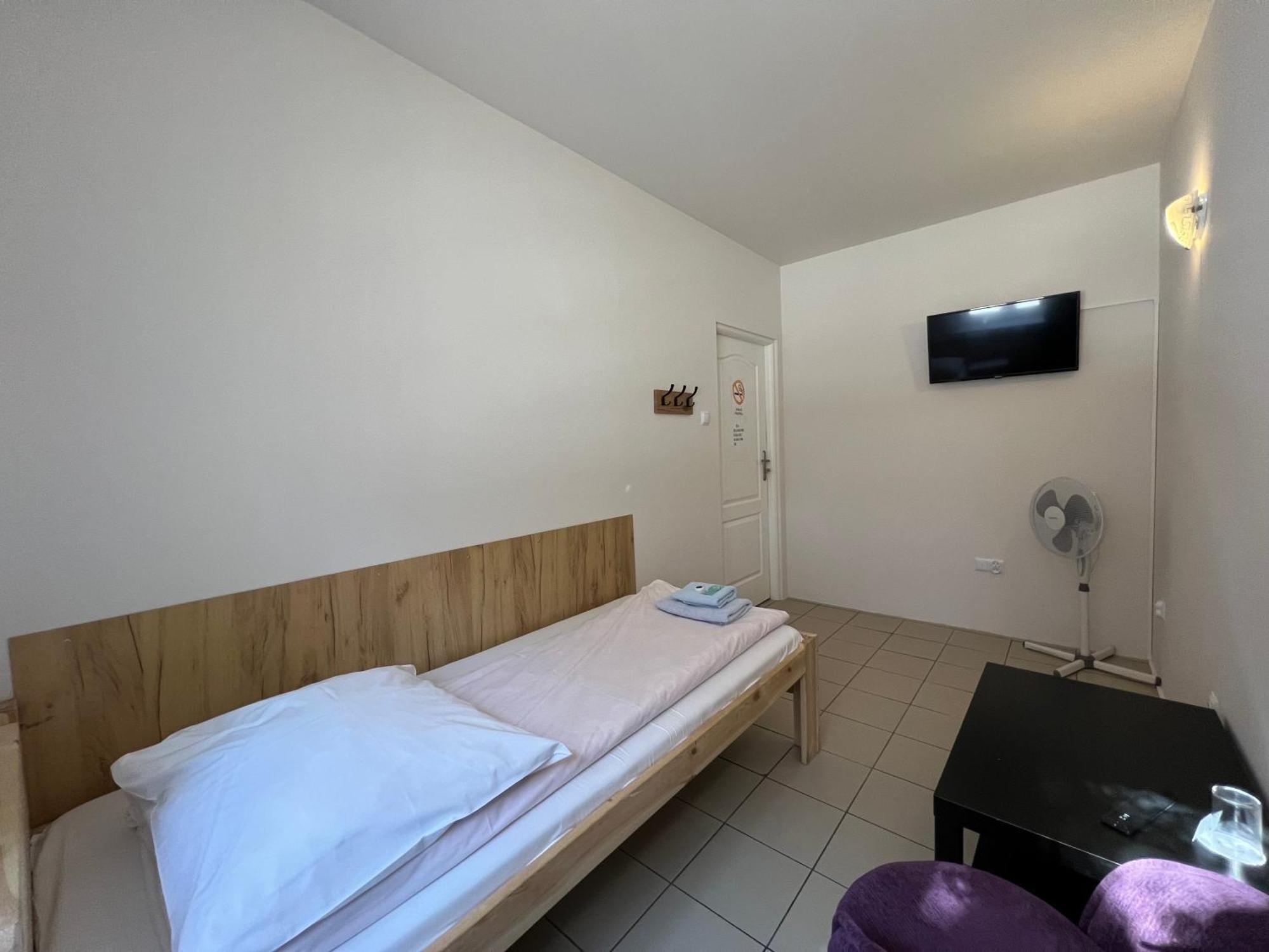 Etna - Hostel -Noclegi Rzeszow Luaran gambar