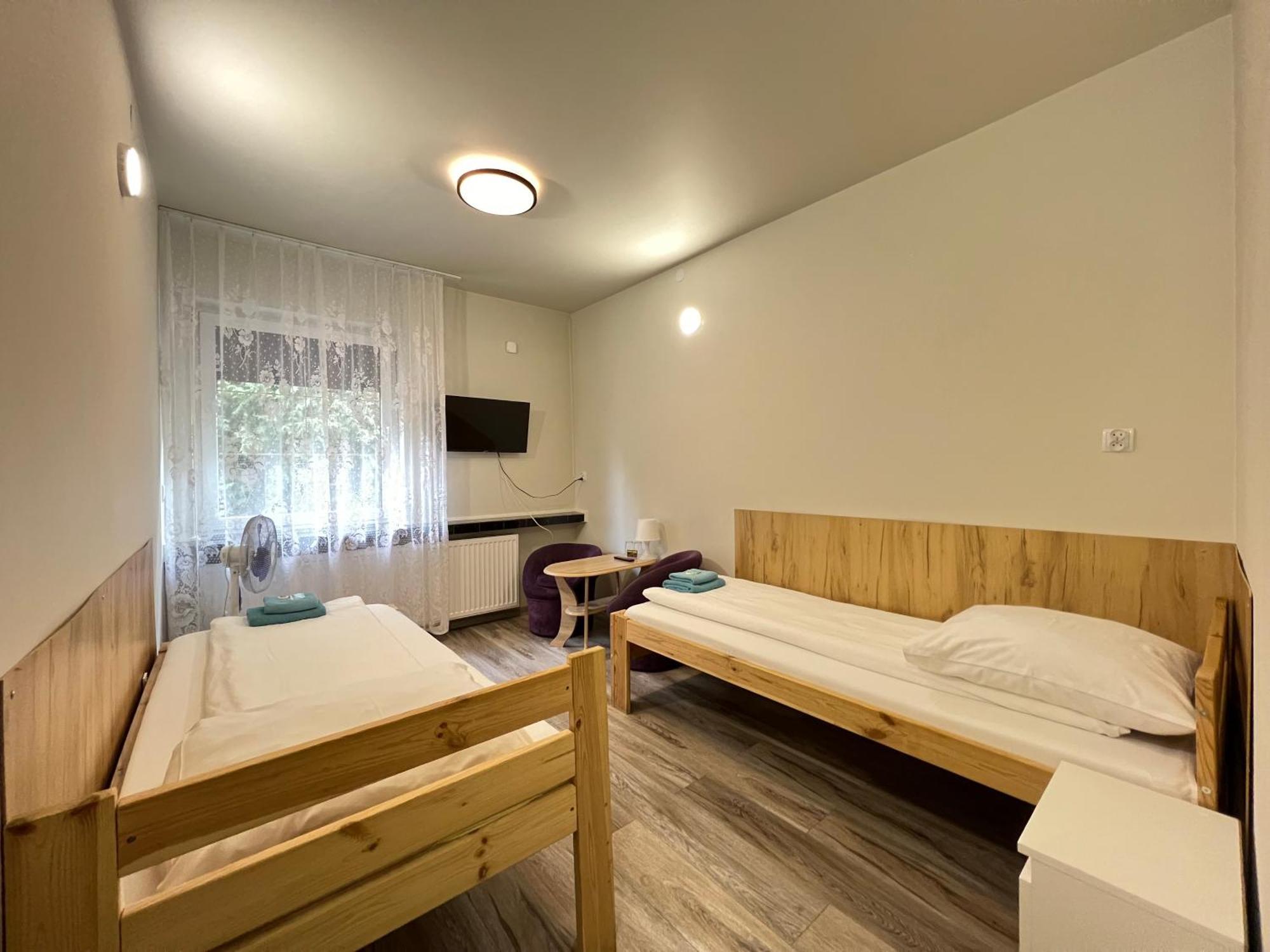 Etna - Hostel -Noclegi Rzeszow 24 Pokoje Luaran gambar