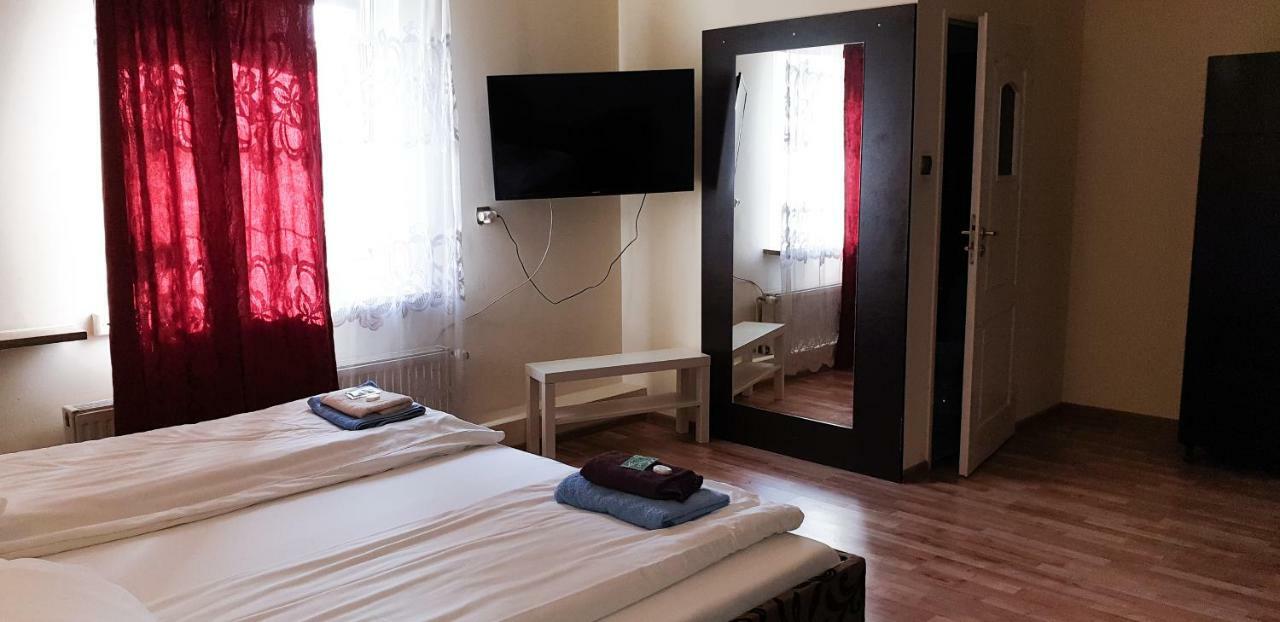 Etna - Hostel -Noclegi Rzeszow Luaran gambar